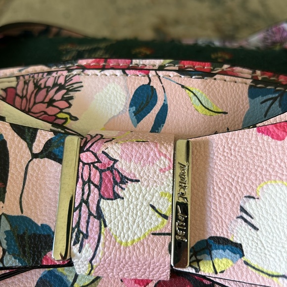 Betsey Johnson large tote floral pink 15 x 15 large Betsey Johnson bow 3 parts - Picture 6 of 9
